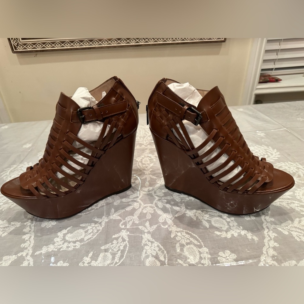 NWT VERA WANG COLLECTION Made in Italy Brown Wedge Sandals